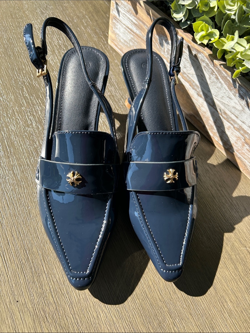 Women’s Navy Patent Slingback Kitten Heel with Decorative Gold Accent. Size 6.5 - Picture 3 of 13